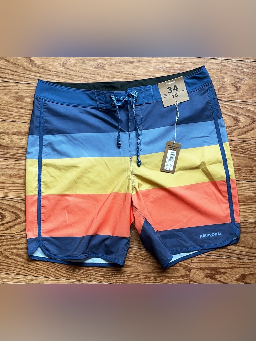 Patagonia® Worn Wear Men's Hydropeak Scallop Boardshorts 18" Size 34 BNWT Multi